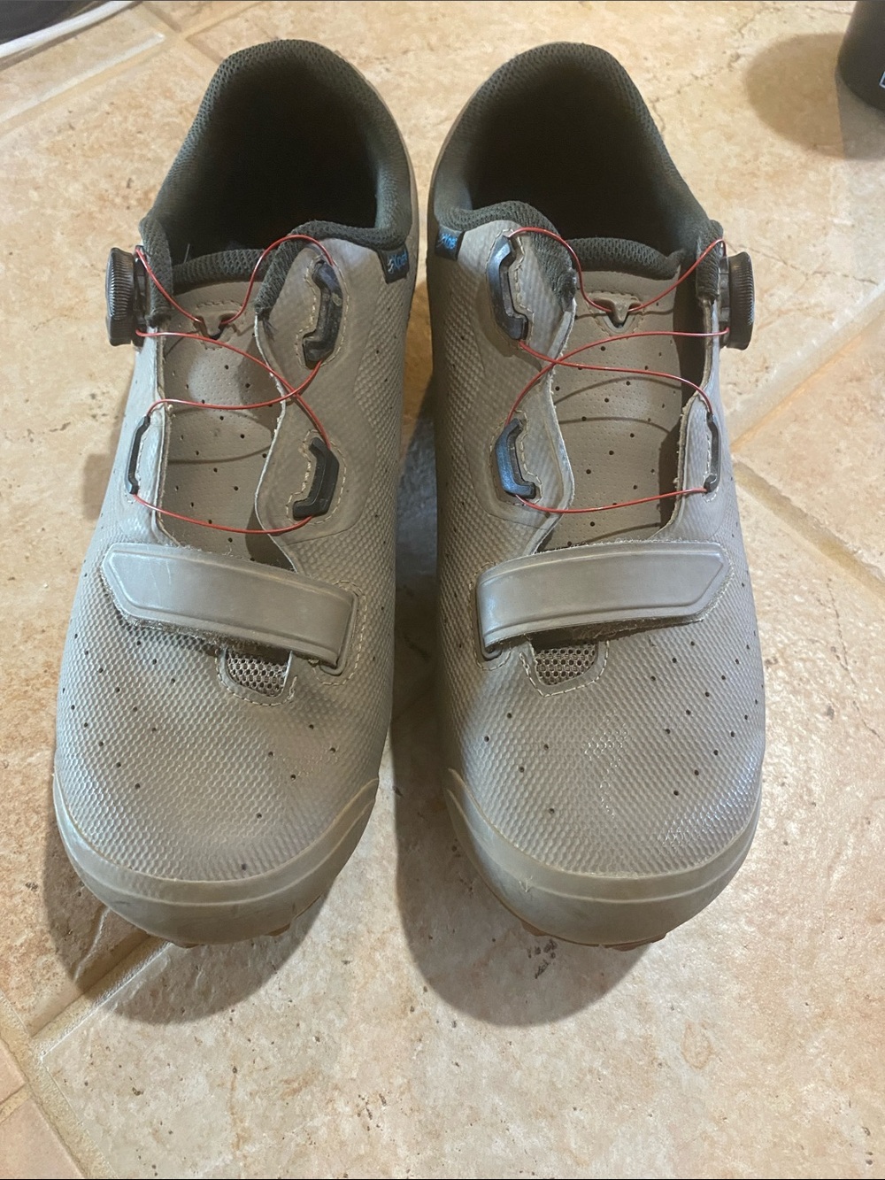 Specialized Men's Athletic Cycling Shoes in Gray with Red Accents